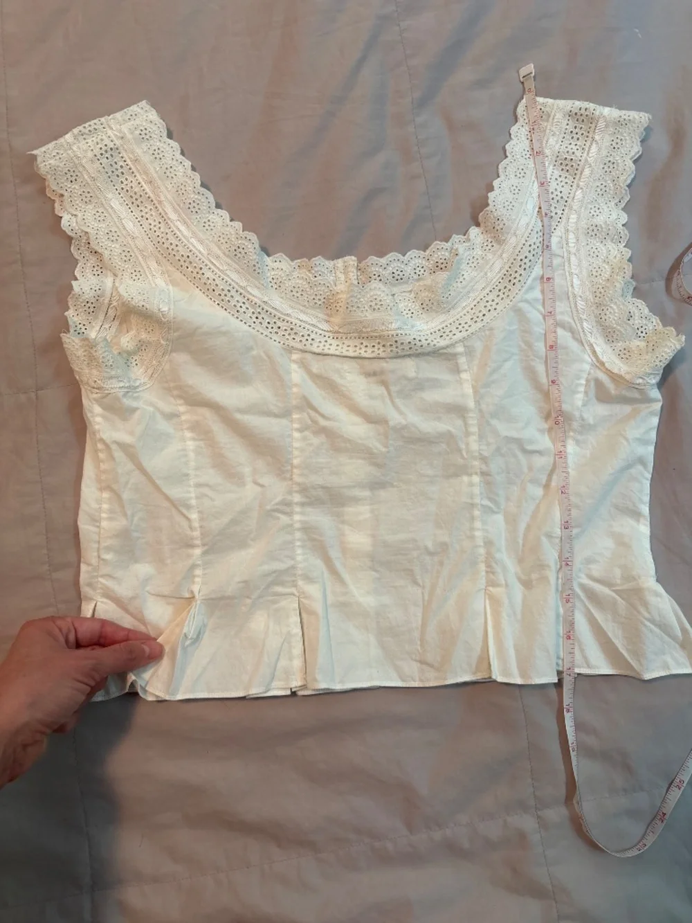 Doen Cream Eyelet Lace-Trim Button Front Cropped Top - Picture 12 of 16